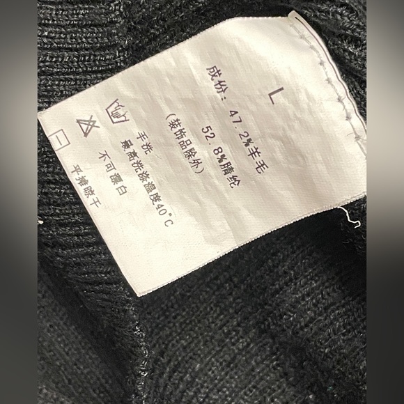 47.2% Wool Cardigan - Picture 2 of 2